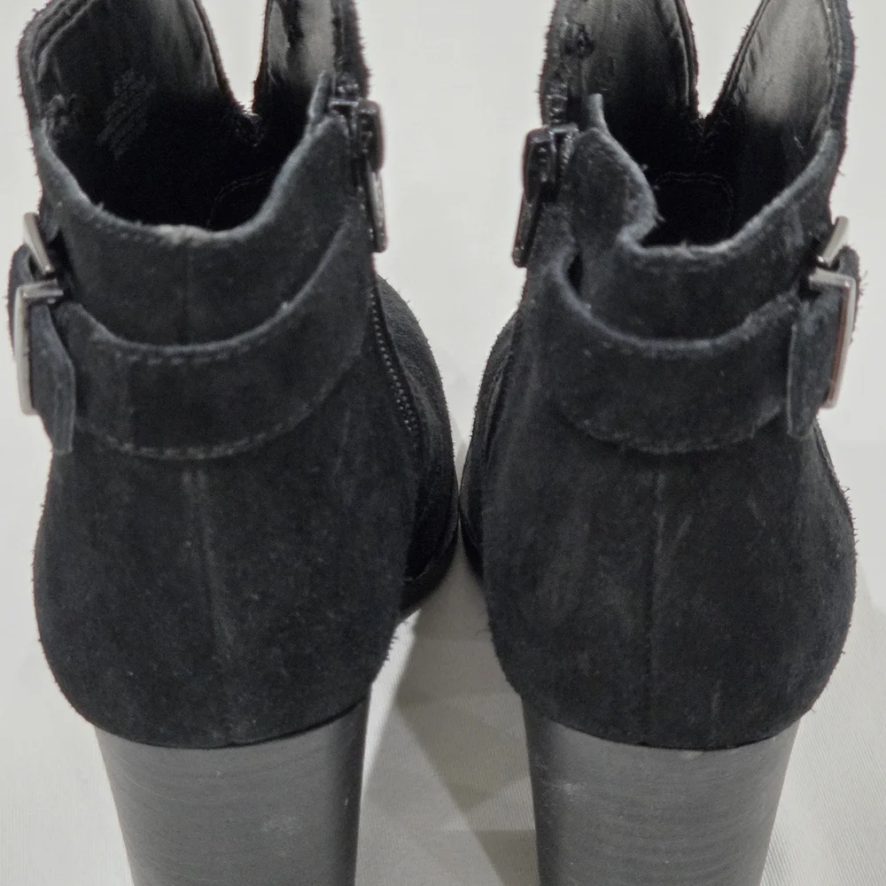 Gianni Bini Block Heel Ankle Boots / Booties